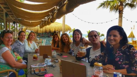 Beach Club playa Torremolinos con amigos